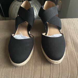Life Stride black canvas wedge shoes